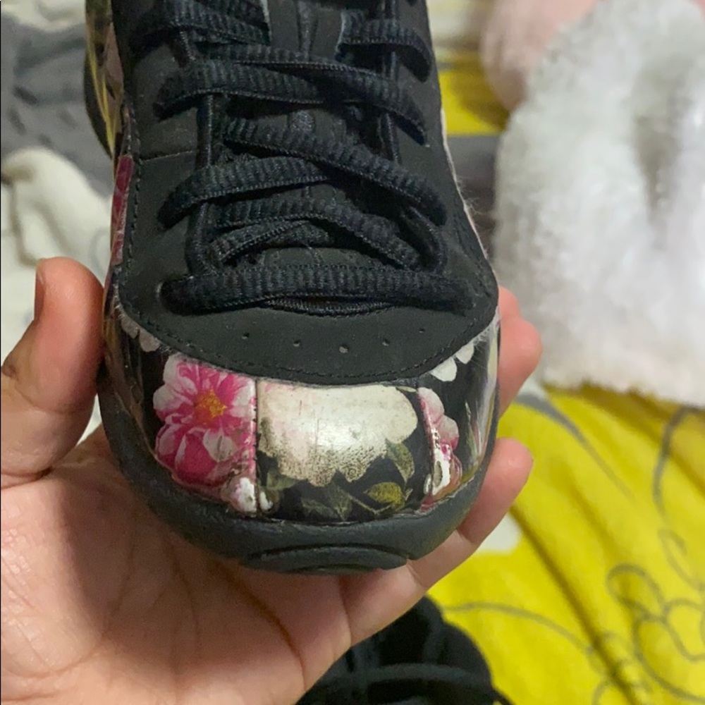 Shoes - Picture 5 of 7